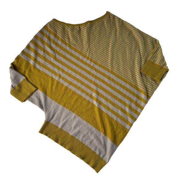 BCBG MAXAZRIA Women’s Asymmetrical Striped Short Sleeve Sweater Size Medium - Picture 11 of 12